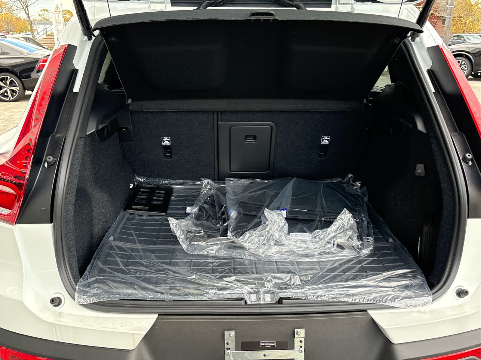 2026 Volvo XC40 Plus - Photo 16