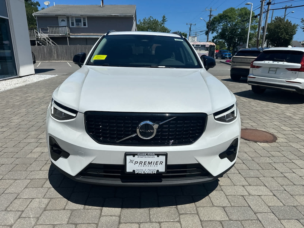 New 2026 Volvo XC40 B5 Plus SUV