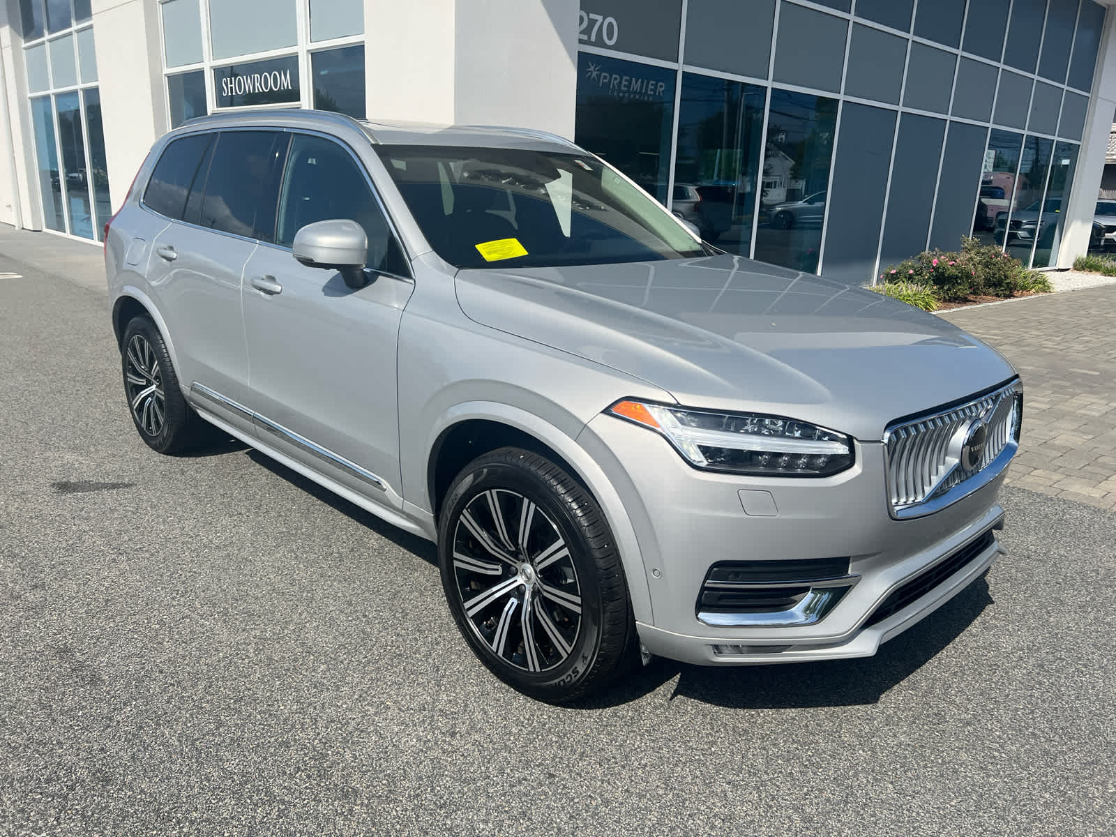 2025 Volvo XC90 Plus photo 2