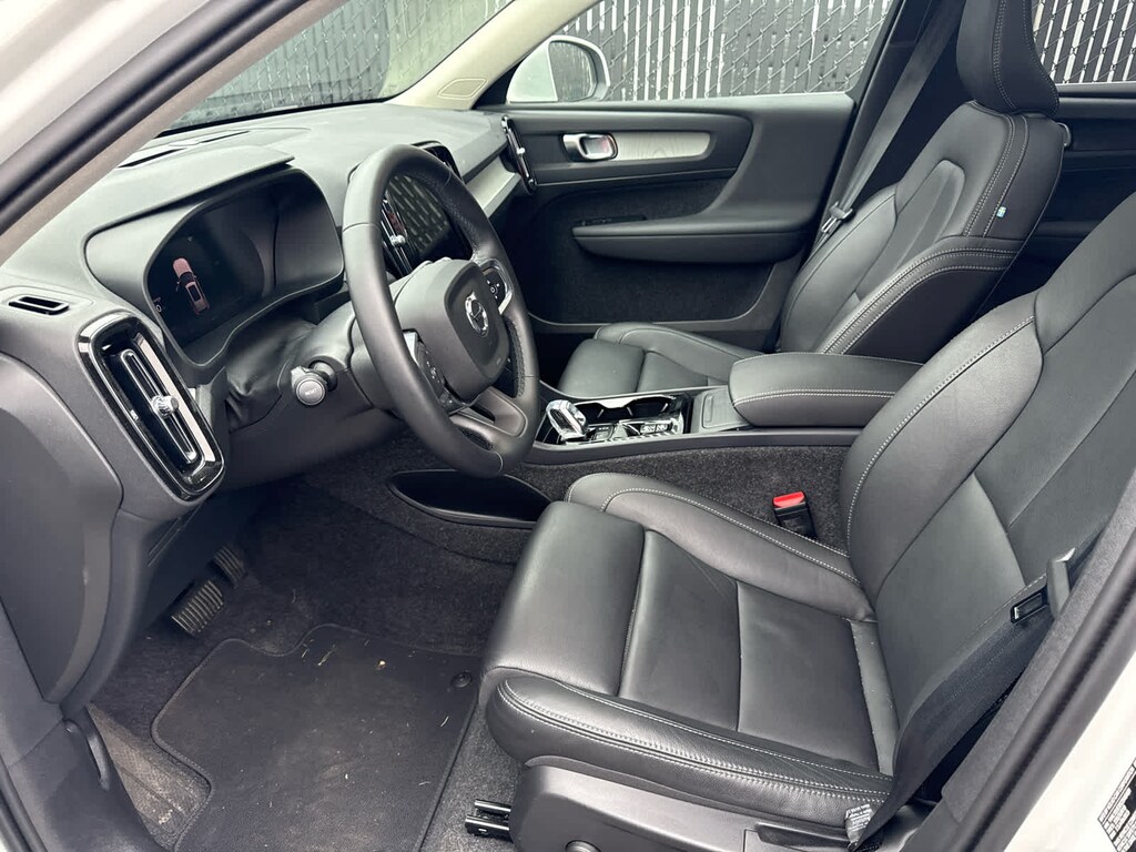 Used 2025 Volvo XC40 B5 Plus Bright Theme SUV