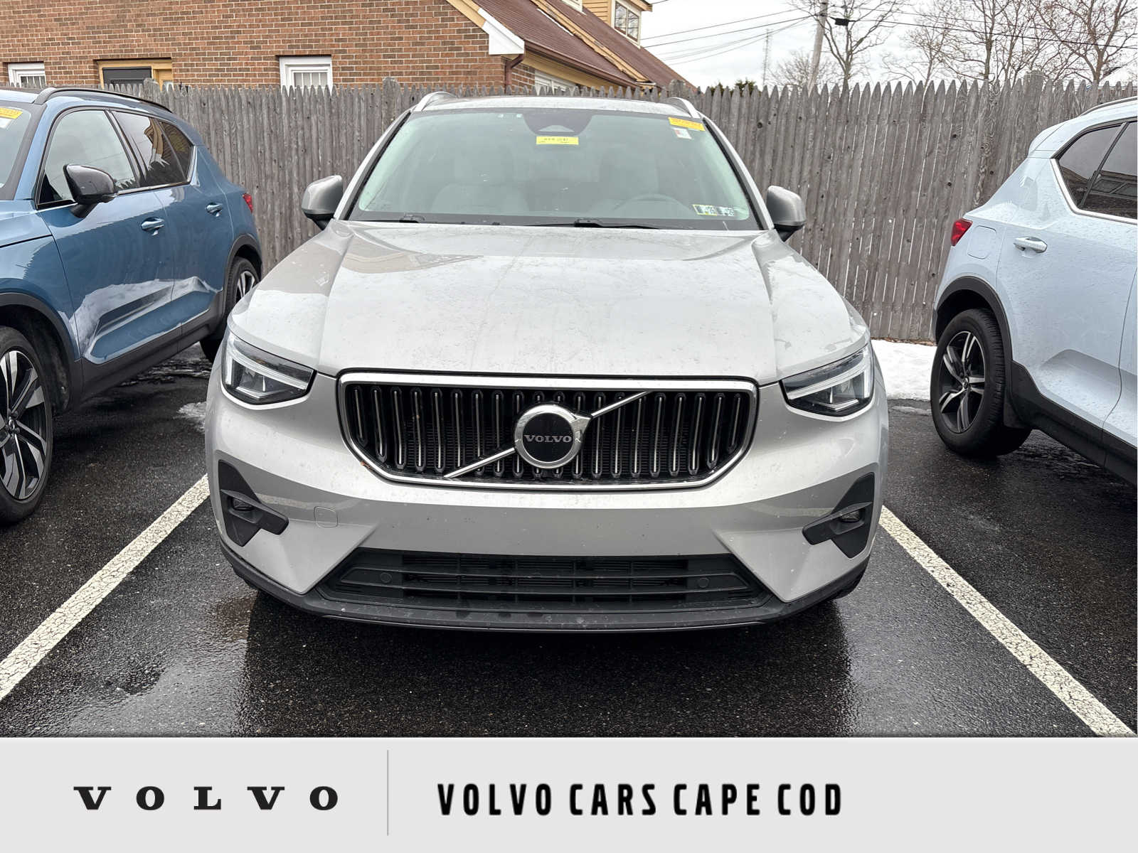 2023 Volvo XC40 Plus's photo