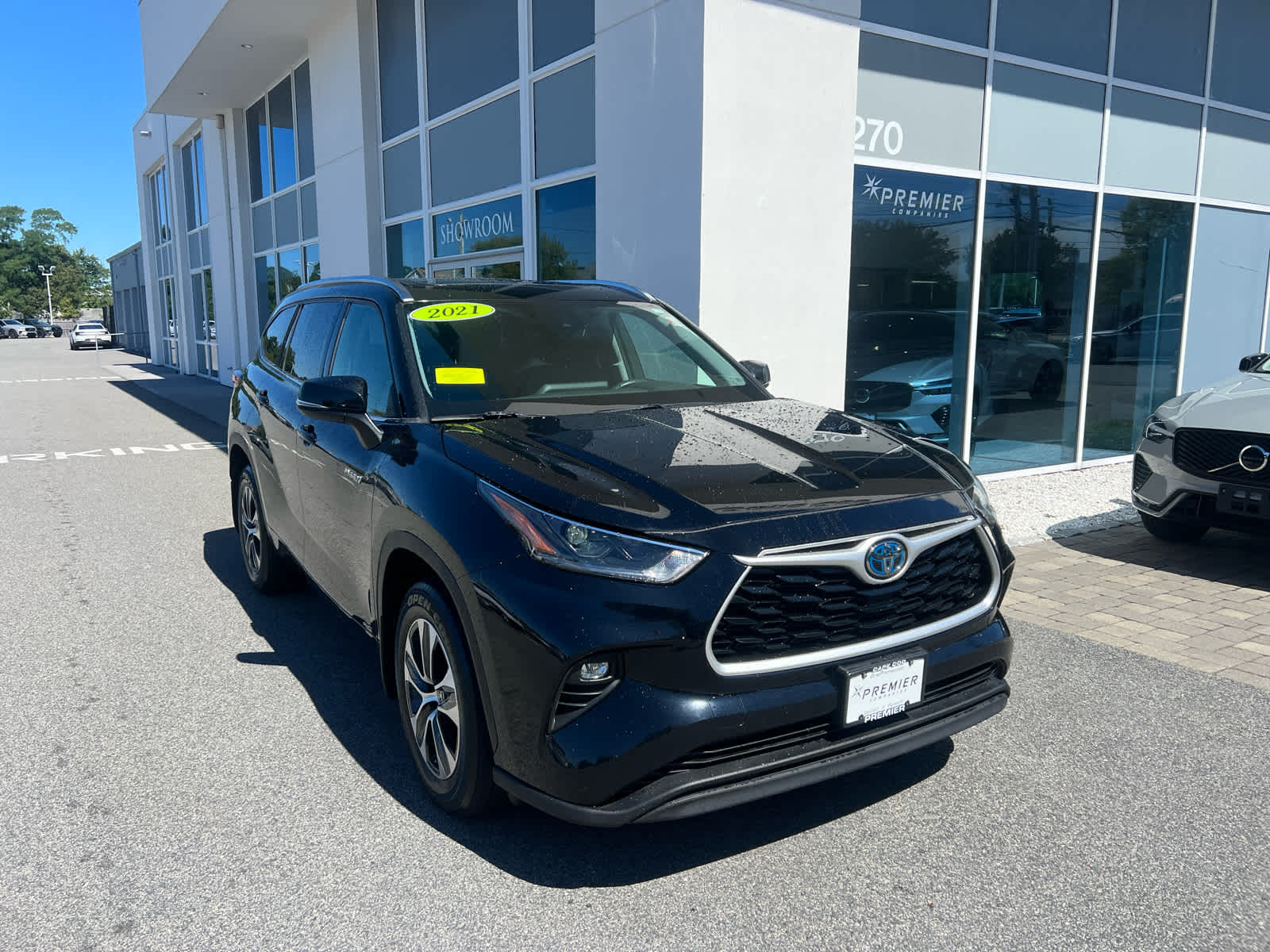 2021 Toyota Highlander Hybrid XLE photo 2