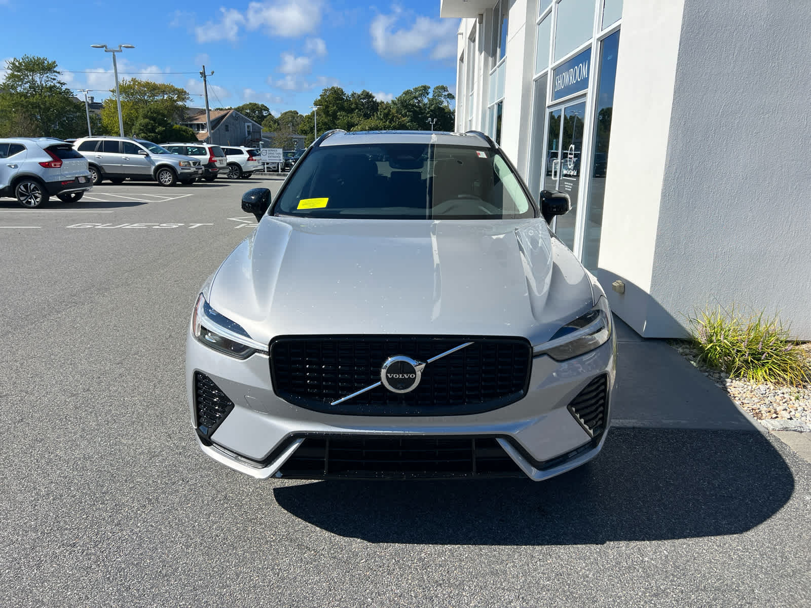 2025 Volvo XC60 B5 Plus photo 3