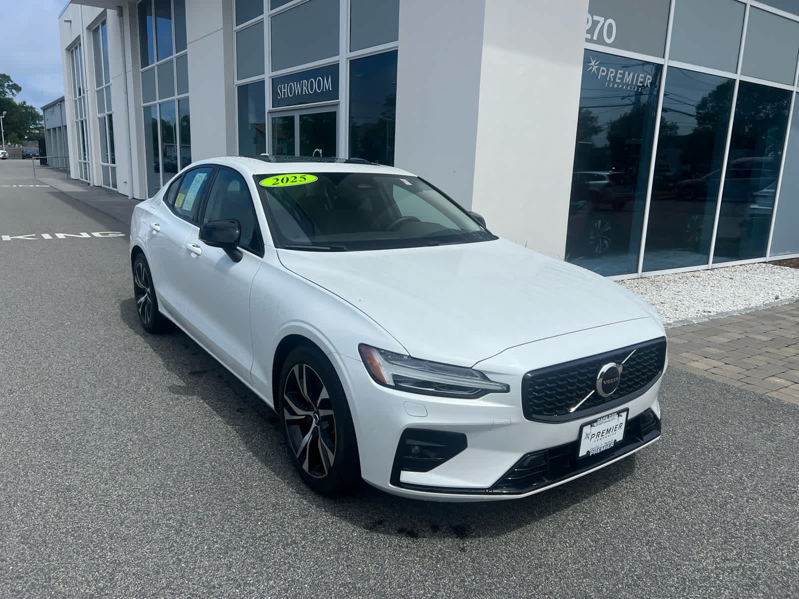 2025 Volvo S60 B5 Core photo 2