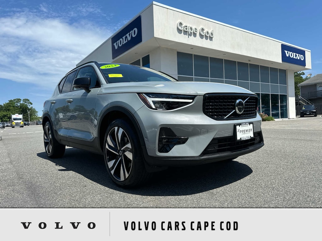 Used 2024 Volvo XC40 B5 Plus Dark SUV