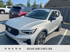 2025 Volvo XC40 B5 Plus Dark Theme SUV YV4L12UC1S2498885