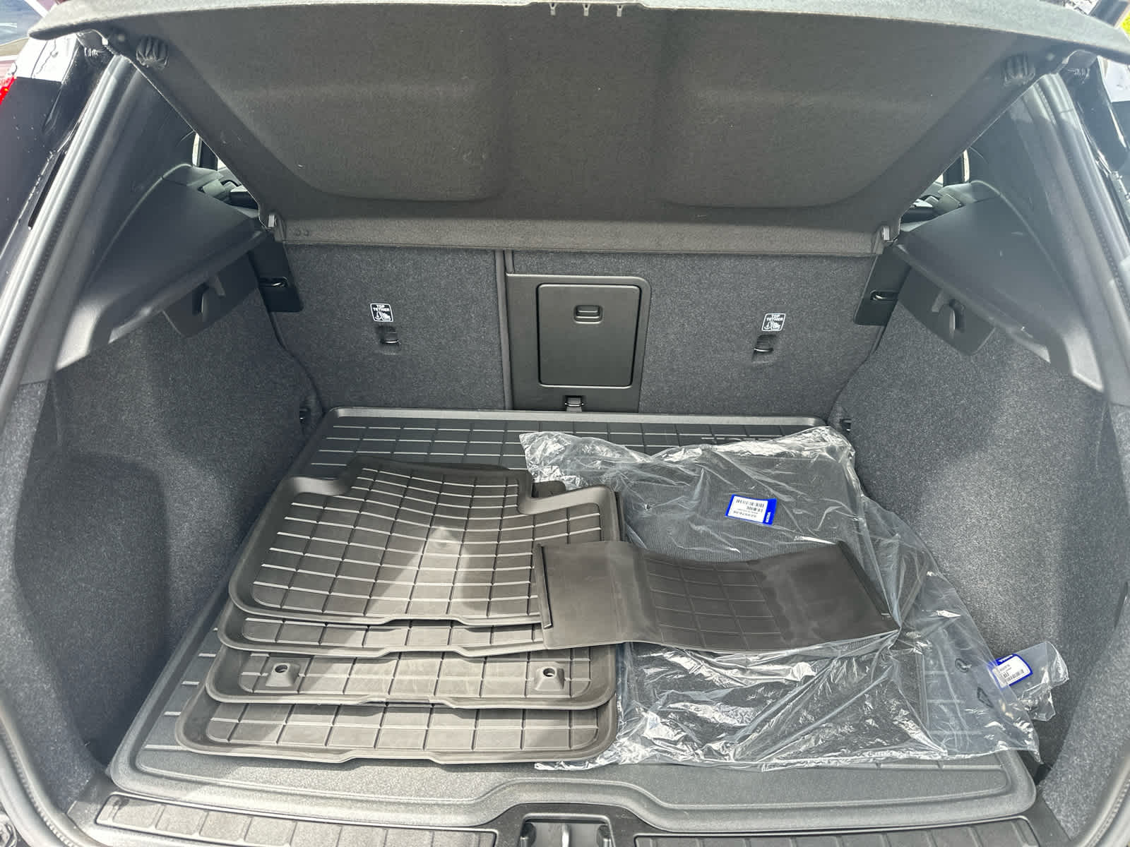 2026 Volvo XC40 Core - Photo 33