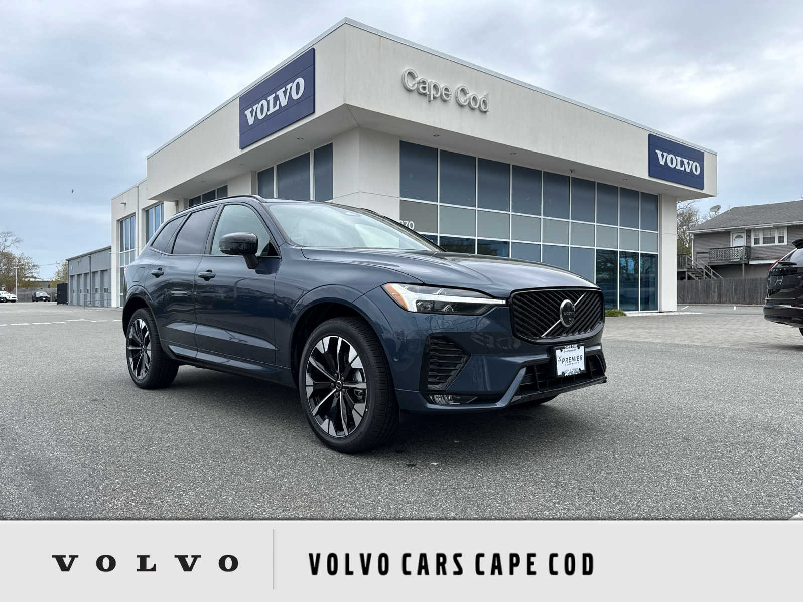 2026 Volvo XC60 B5 Plus Dark AWD's photo