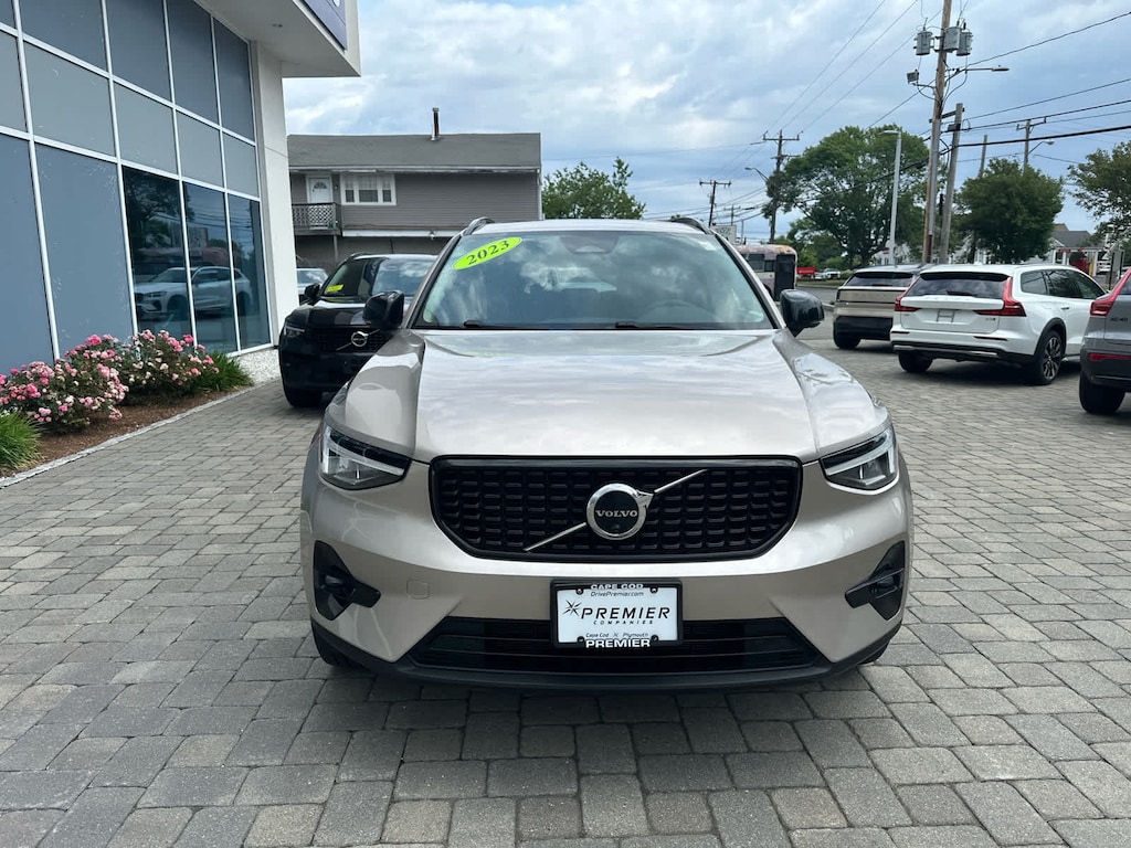 Used 2023 Volvo XC40 B5 AWD Plus Dark SUV