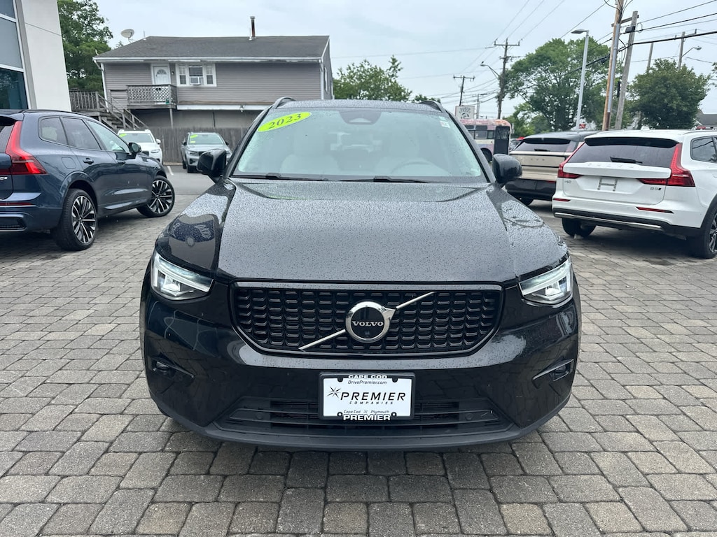 Used 2023 Volvo XC40 B5 AWD Plus Dark SUV