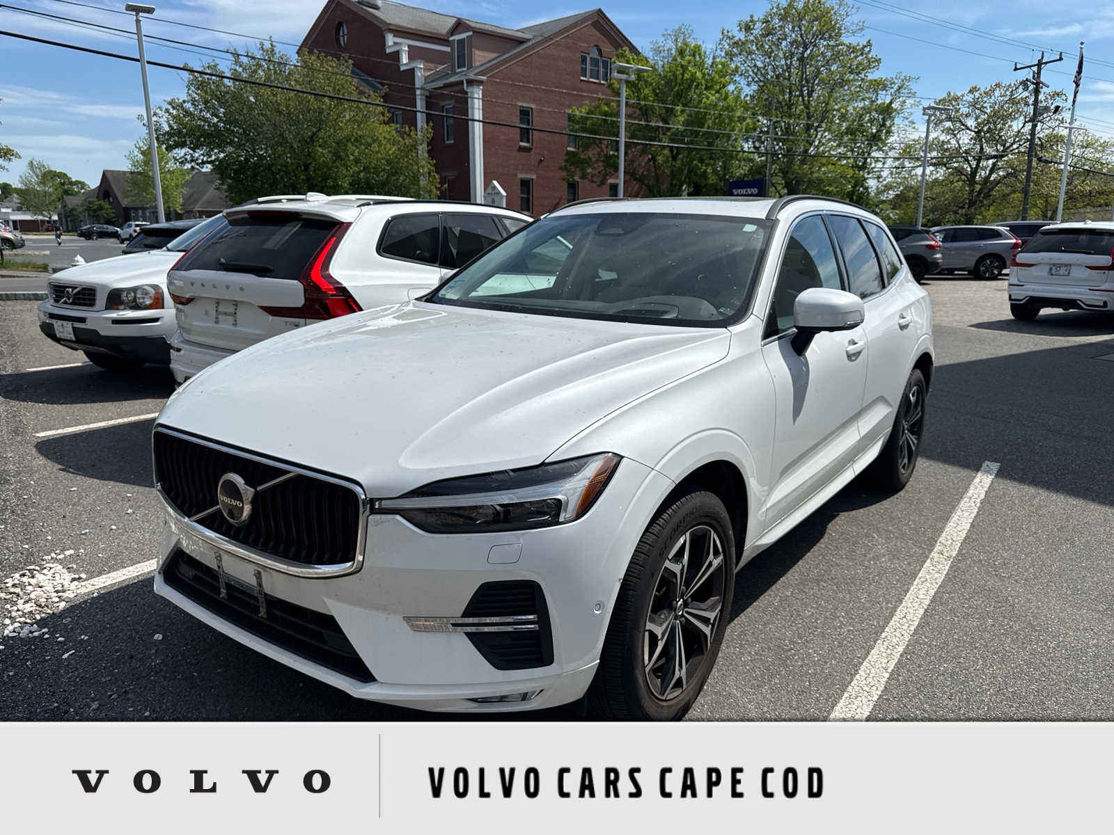 2022 Volvo XC60 B5 Momentum AWD's photo