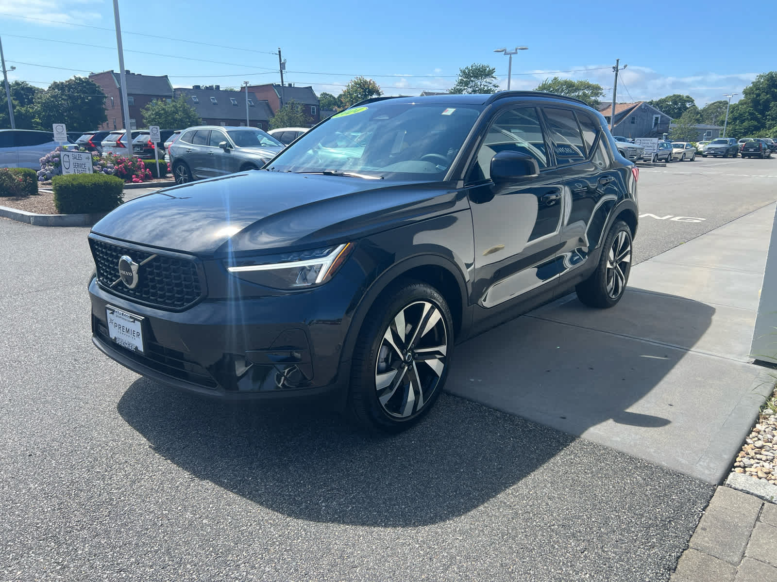 2024 Volvo XC40 Plus photo 4