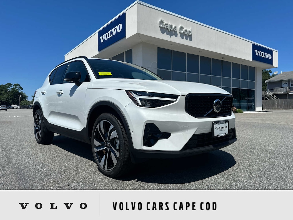 New 2026 Volvo XC40 B5 Plus SUV