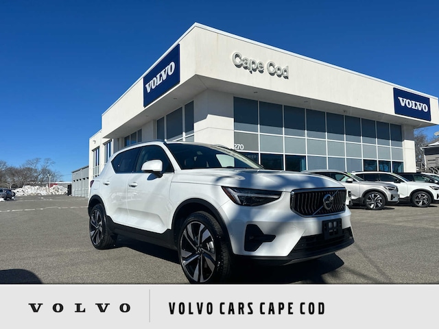2025 Volvo XC40 B5 Plus Bright Theme SUV YV4L12UE3S2584250