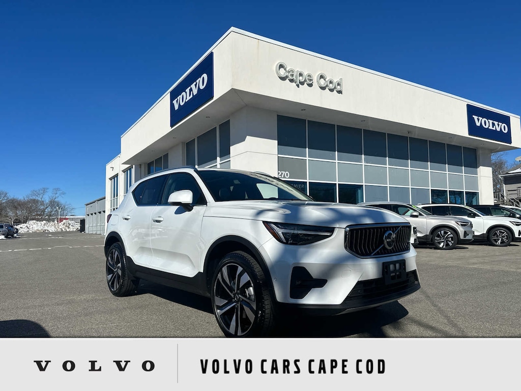 Used 2025 Volvo XC40 B5 Plus Bright Theme SUV