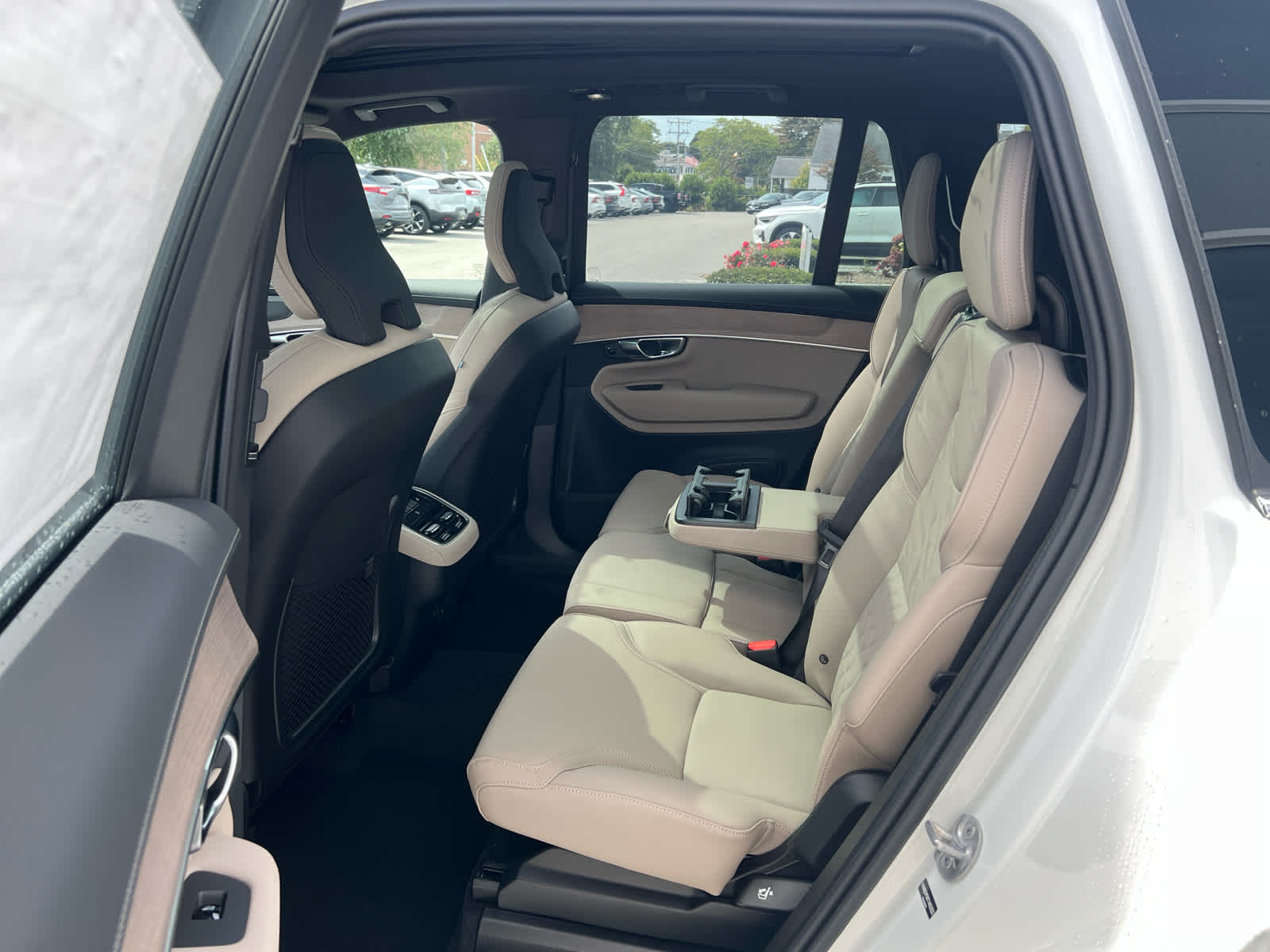 2026 Volvo XC90 Plus - Photo 28