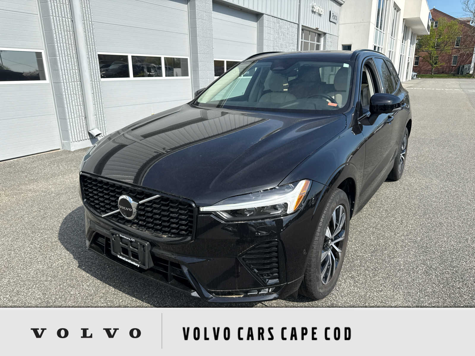 2024 Volvo XC60 B5 Plus Dark Theme AWD's photo