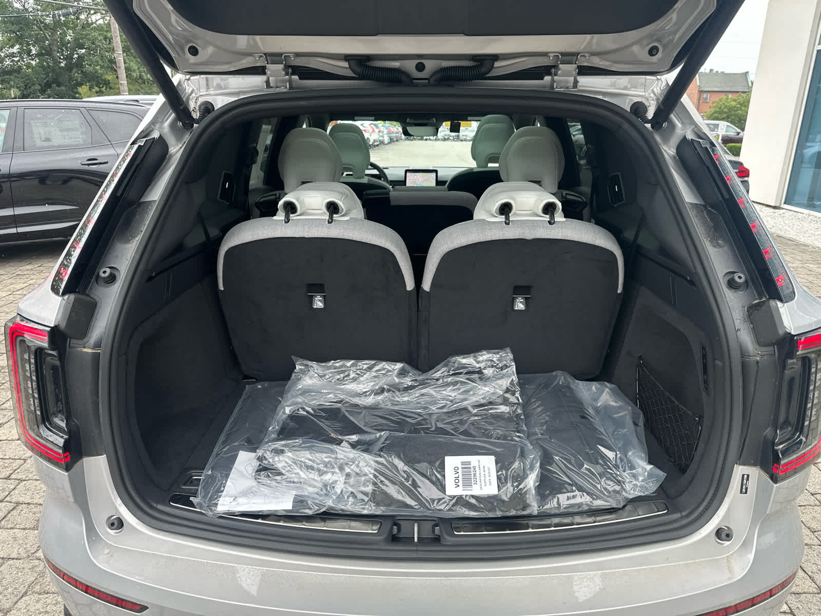 2025 Volvo EX90 Ultra - Photo 35
