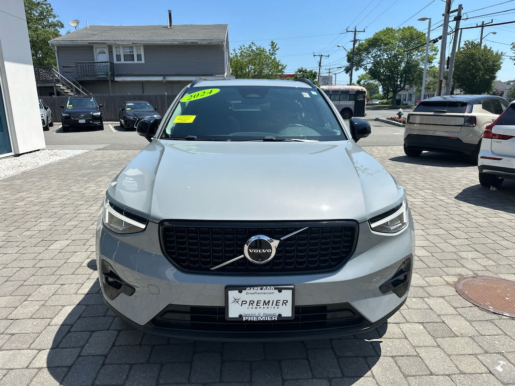 Used 2024 Volvo XC40 B5 Plus Dark SUV