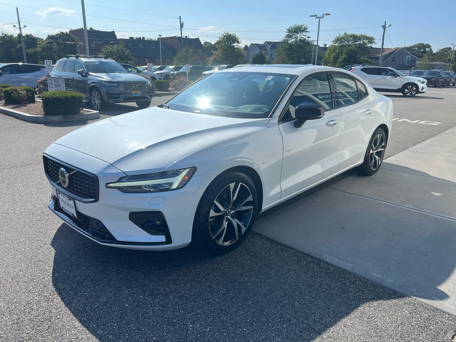 2025 Volvo S60 B5 Core photo 4