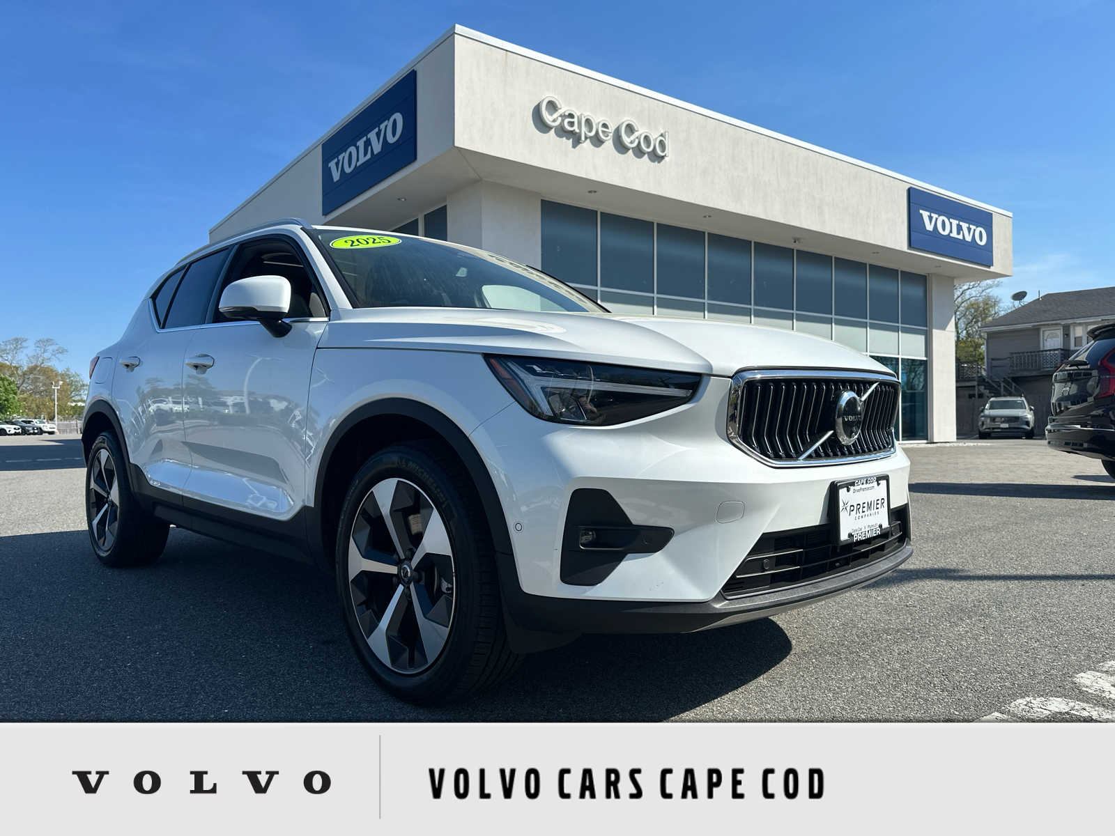 2025 Volvo XC40 B5 Plus Bright AWD's photo
