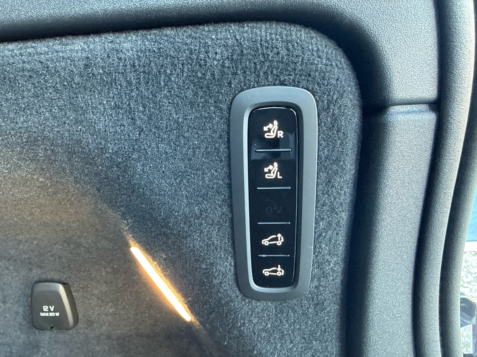 2025 Volvo EX90 Ultra - Photo 19
