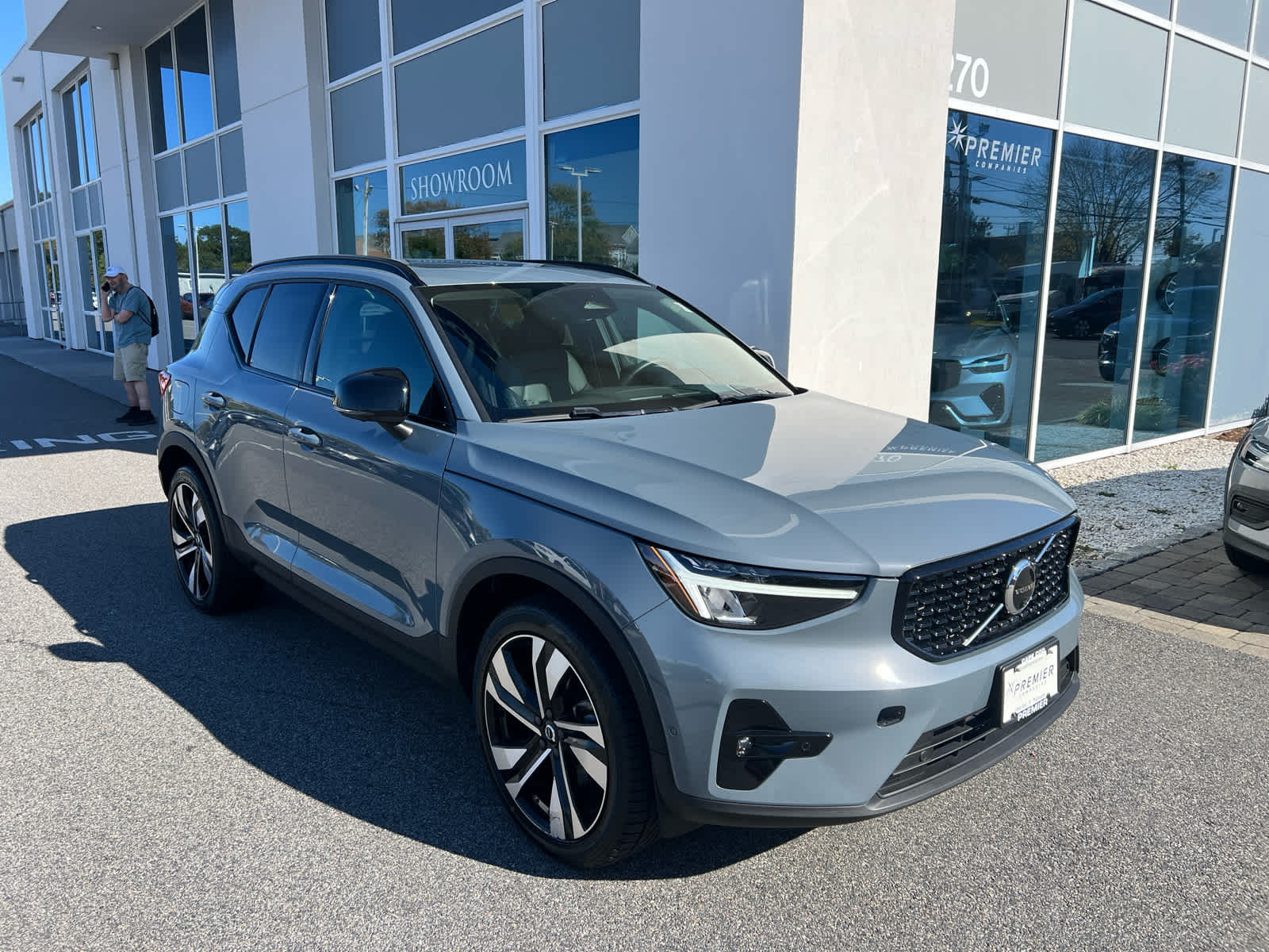 2023 Volvo XC40 AWD Plus photo 2