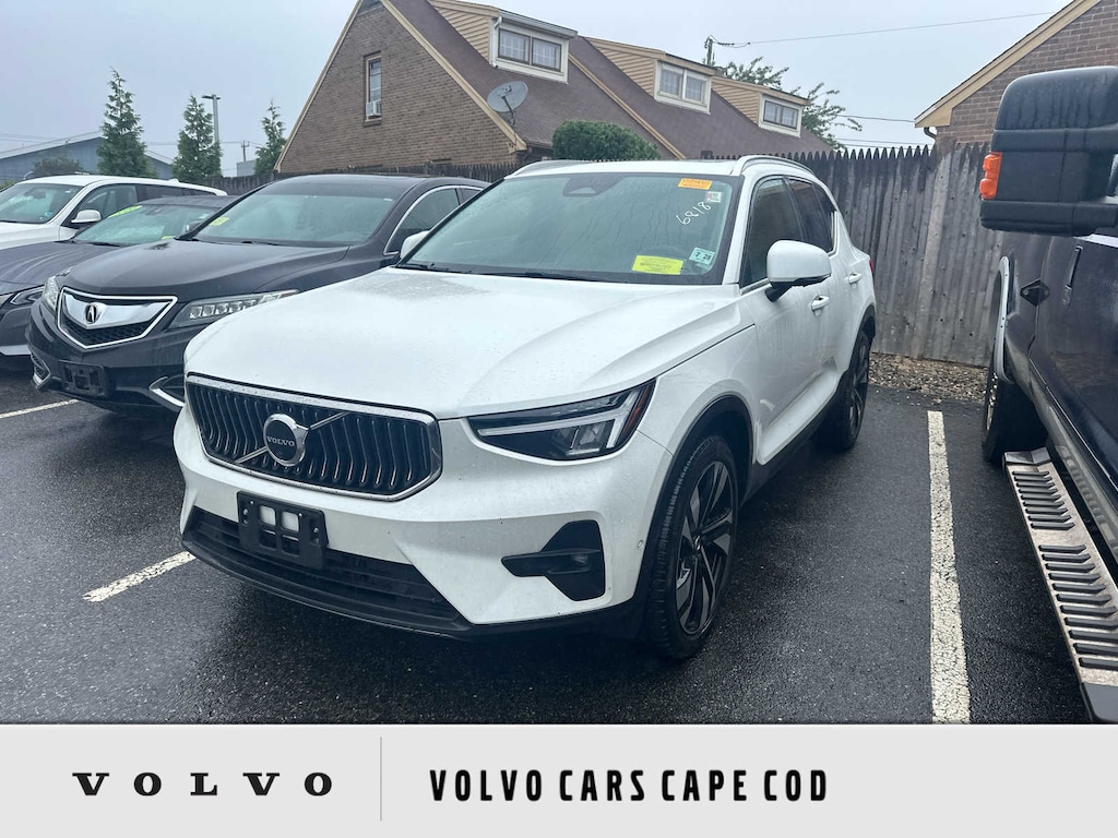 Used 2023 Volvo XC40 B5 AWD Plus Bright SUV