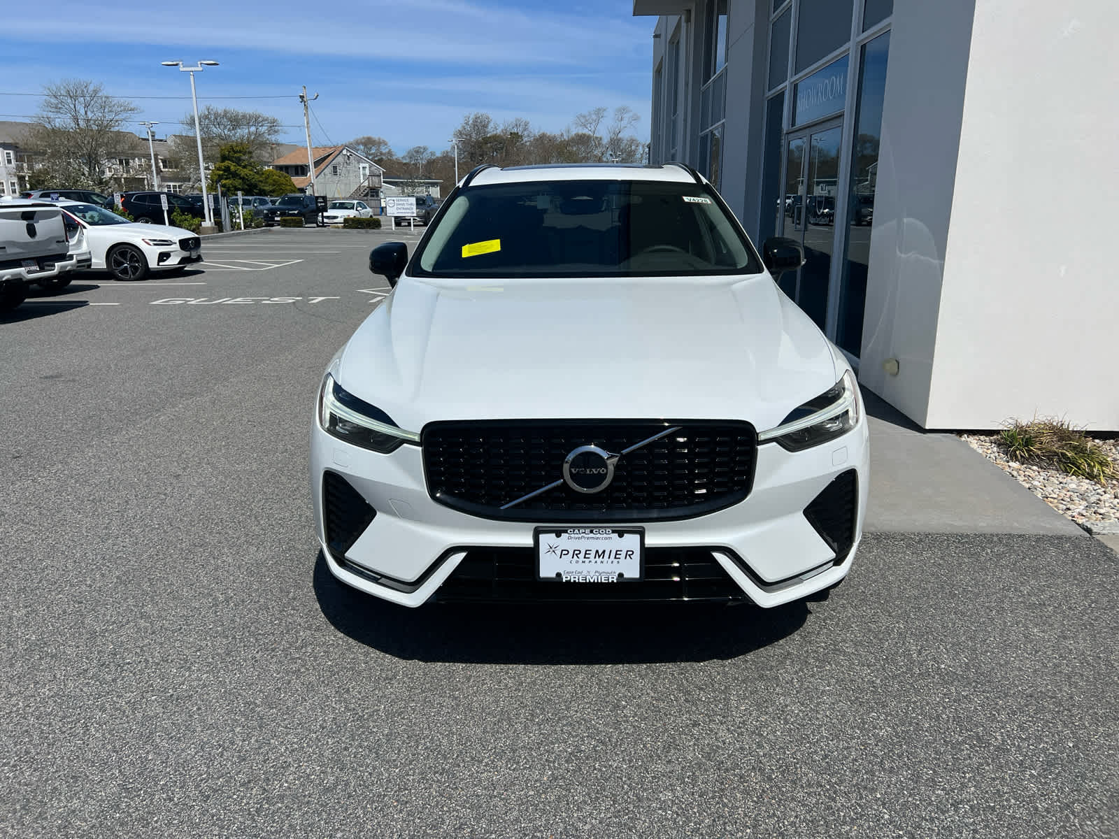 2025 Volvo XC60 B5 Core photo 3
