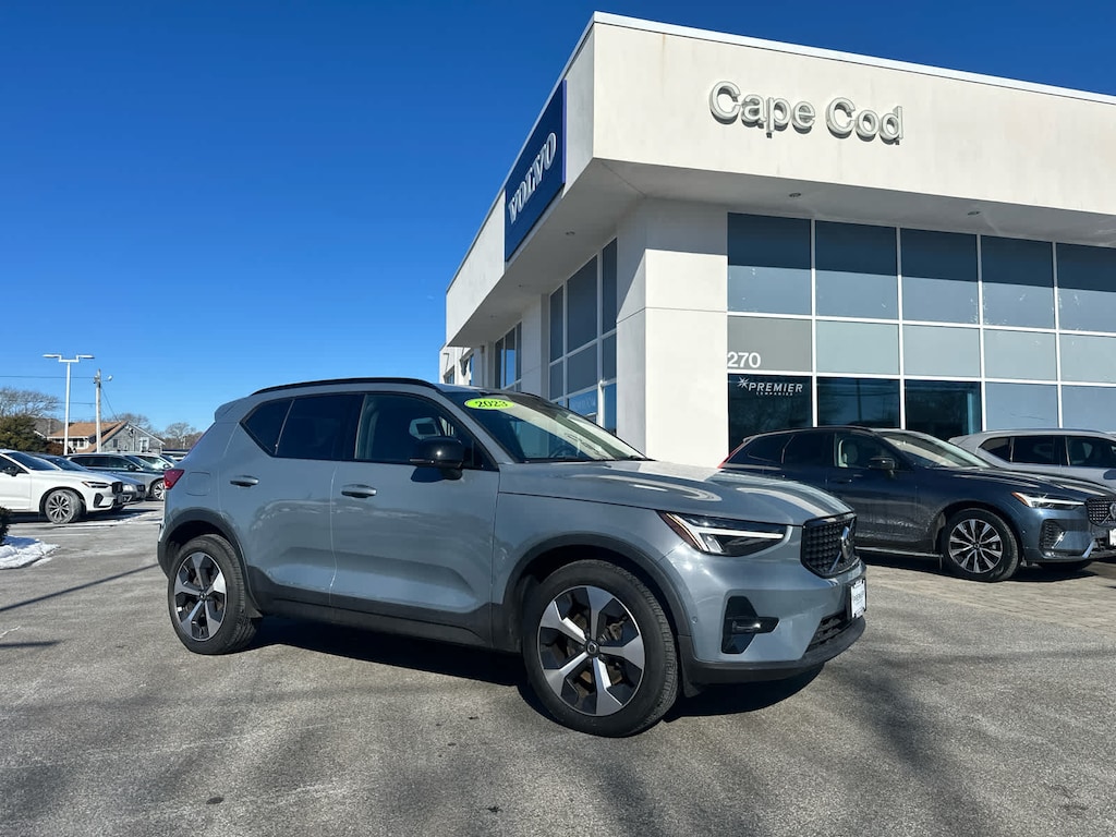Used 2023 Volvo XC40 B5 AWD Plus Dark SUV