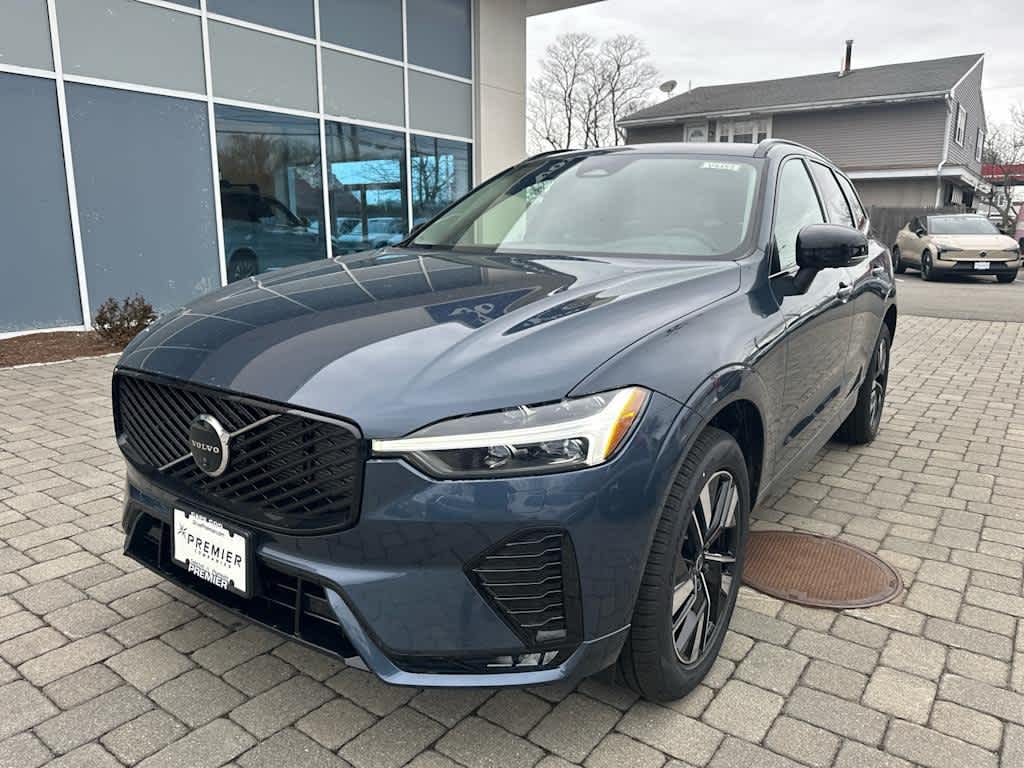 New 2026 Volvo XC40 B5 Plus SUV