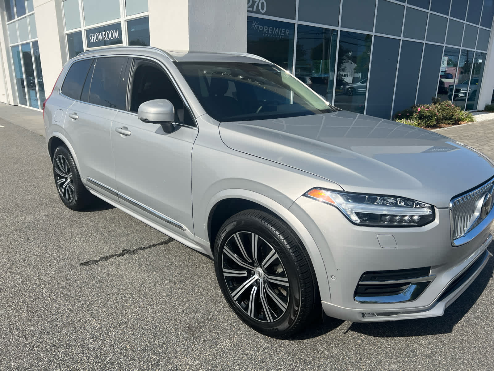 2025 Volvo XC90 Plus photo 2