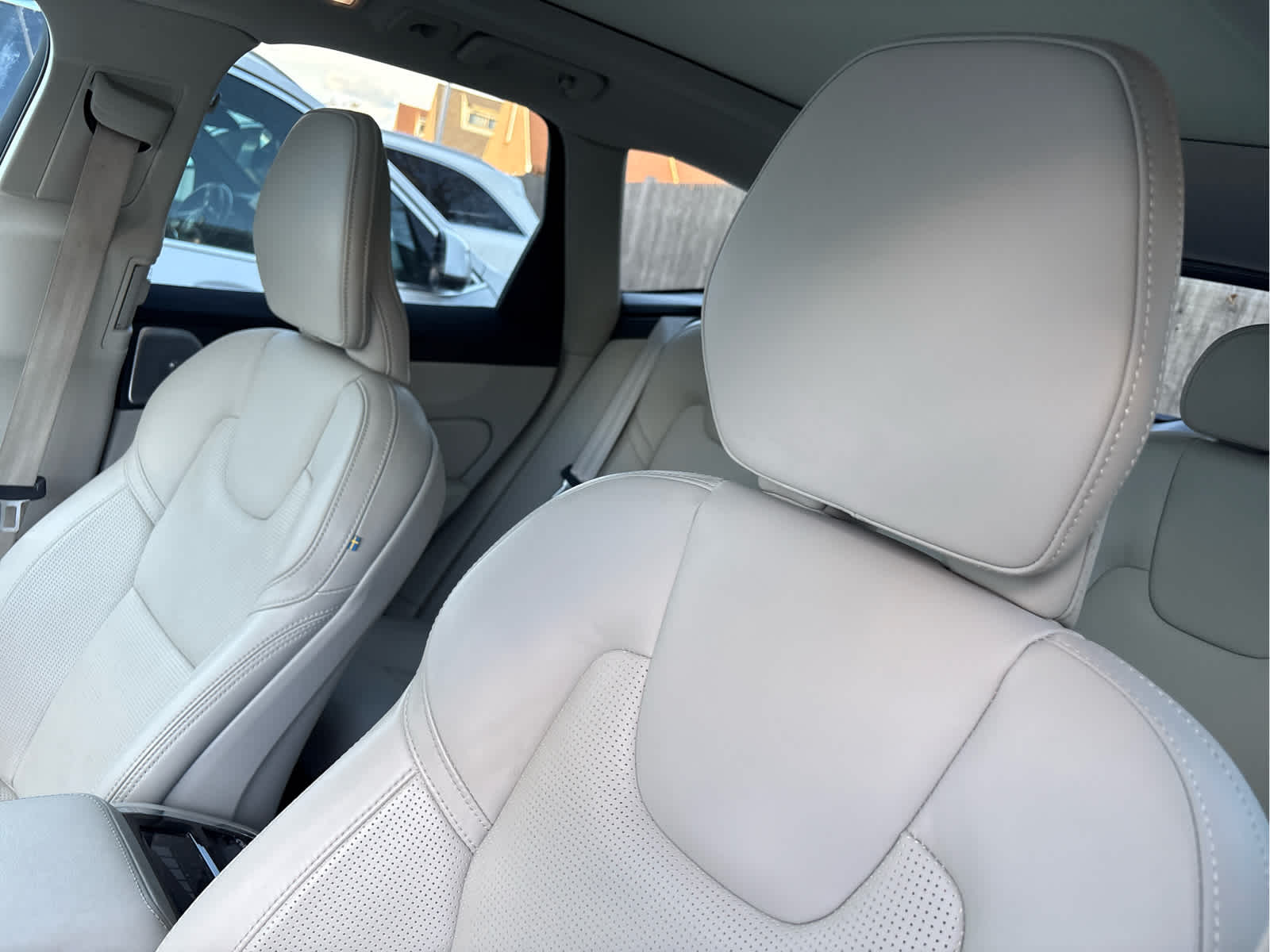 2023 Volvo XC60 Ultimate photo 2