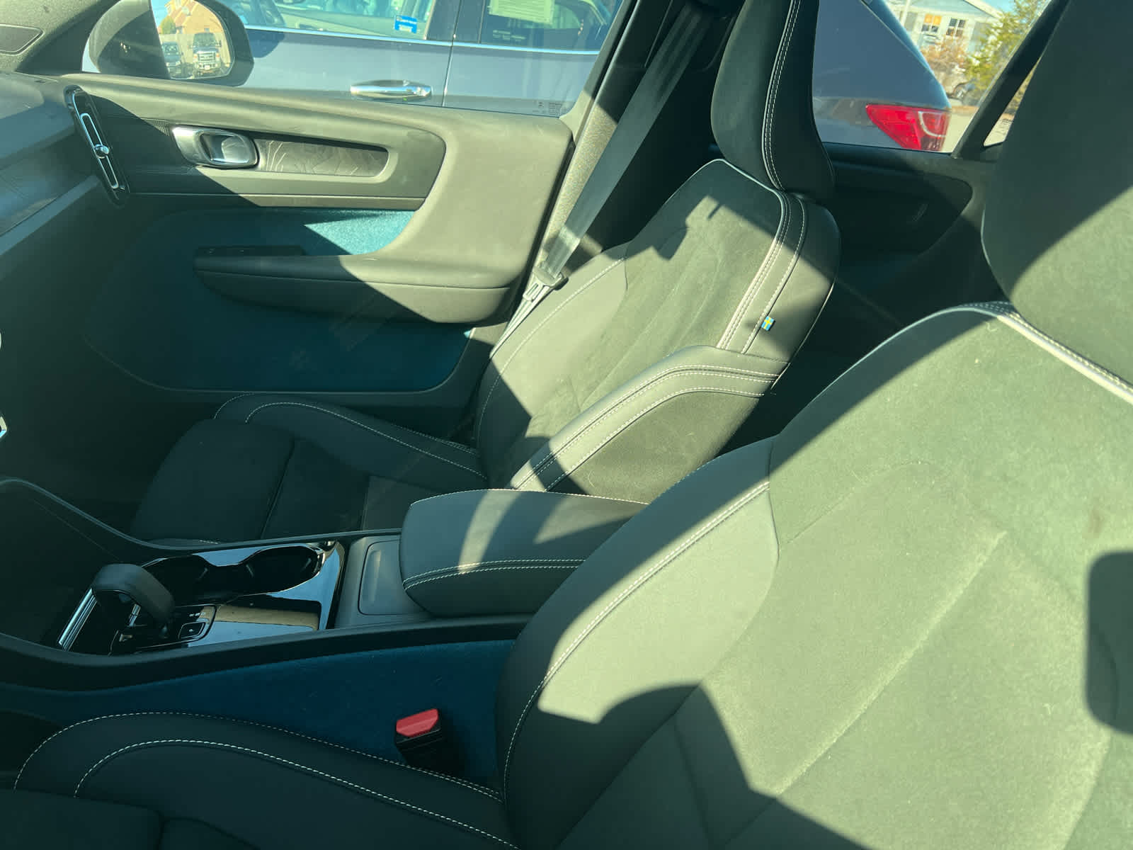 2023 Volvo XC40 Recharge Plus photo 2