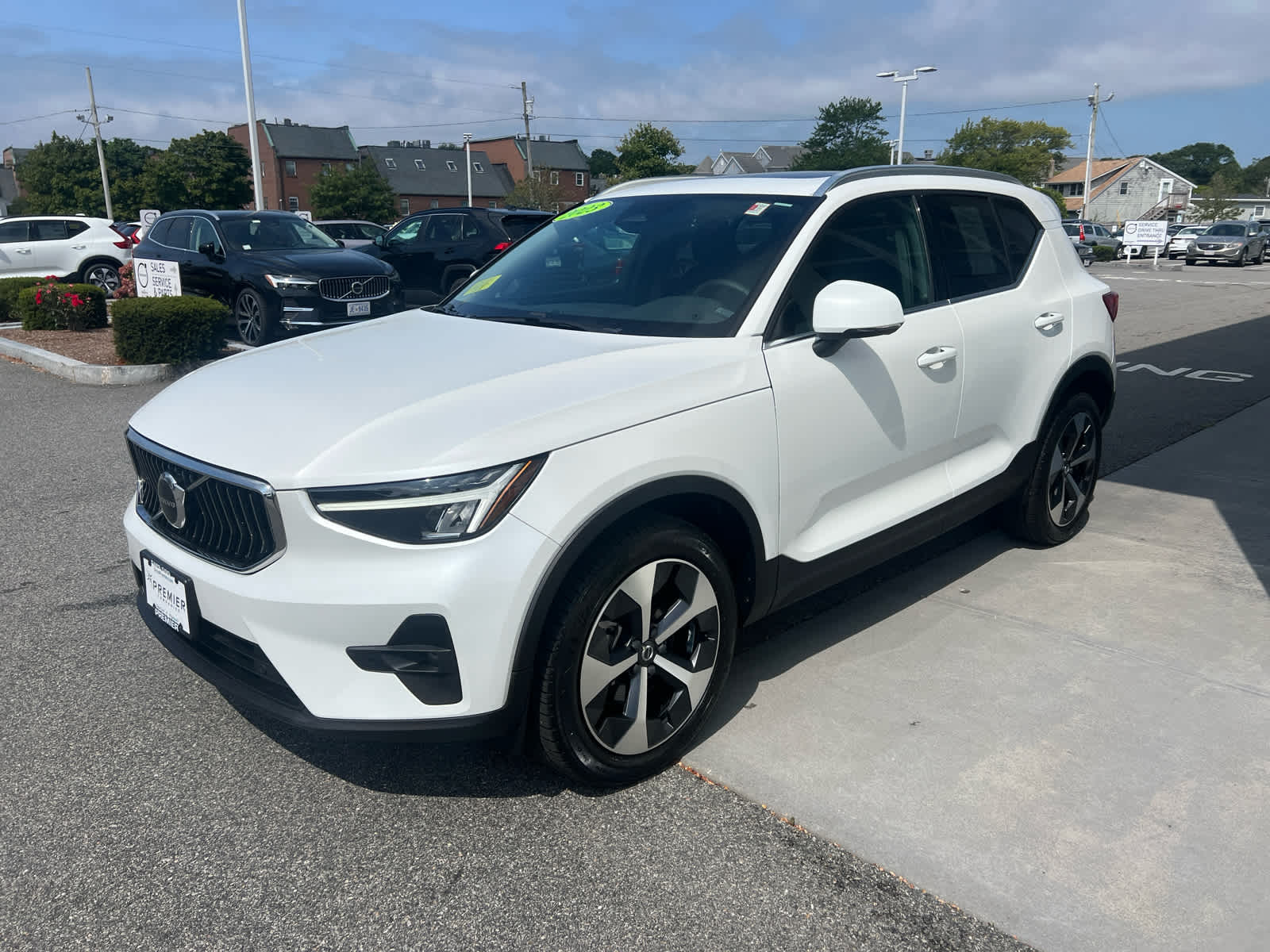 2023 Volvo XC40 AWD Plus photo 4