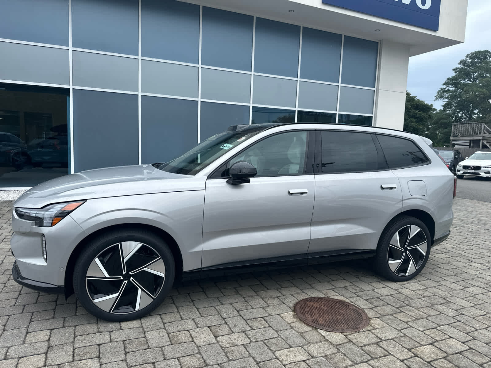 2025 Volvo EX90 Ultra - Photo 6
