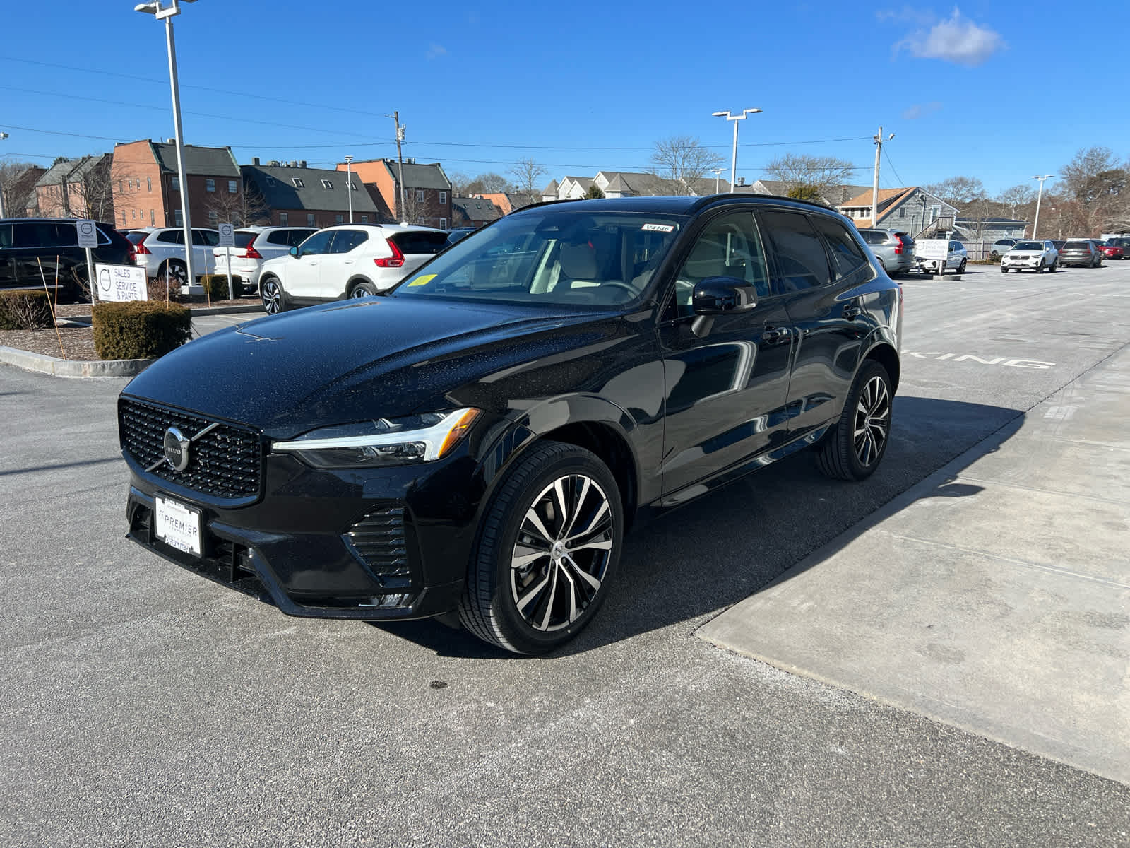2025 Volvo XC60 B5 Plus photo 4