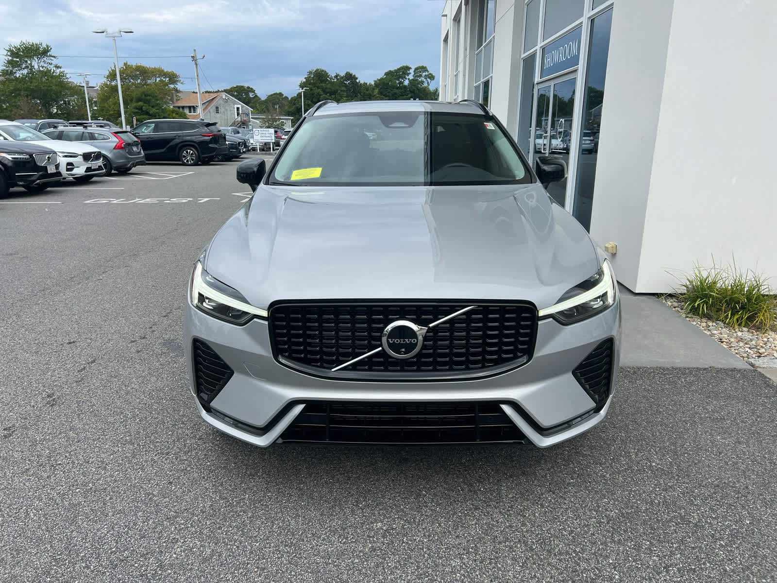 2025 Volvo XC60 B5 Plus photo 3
