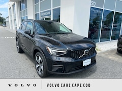 2026 Volvo XC40 B5 Core SUV