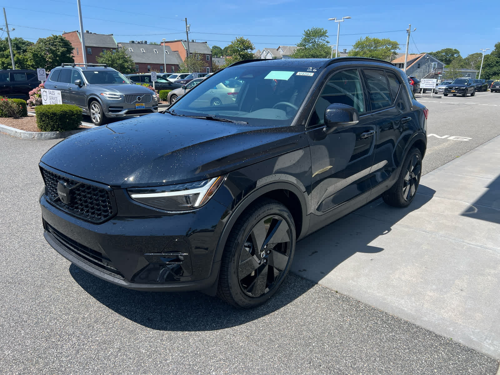 2026 Volvo XC40 photo 4