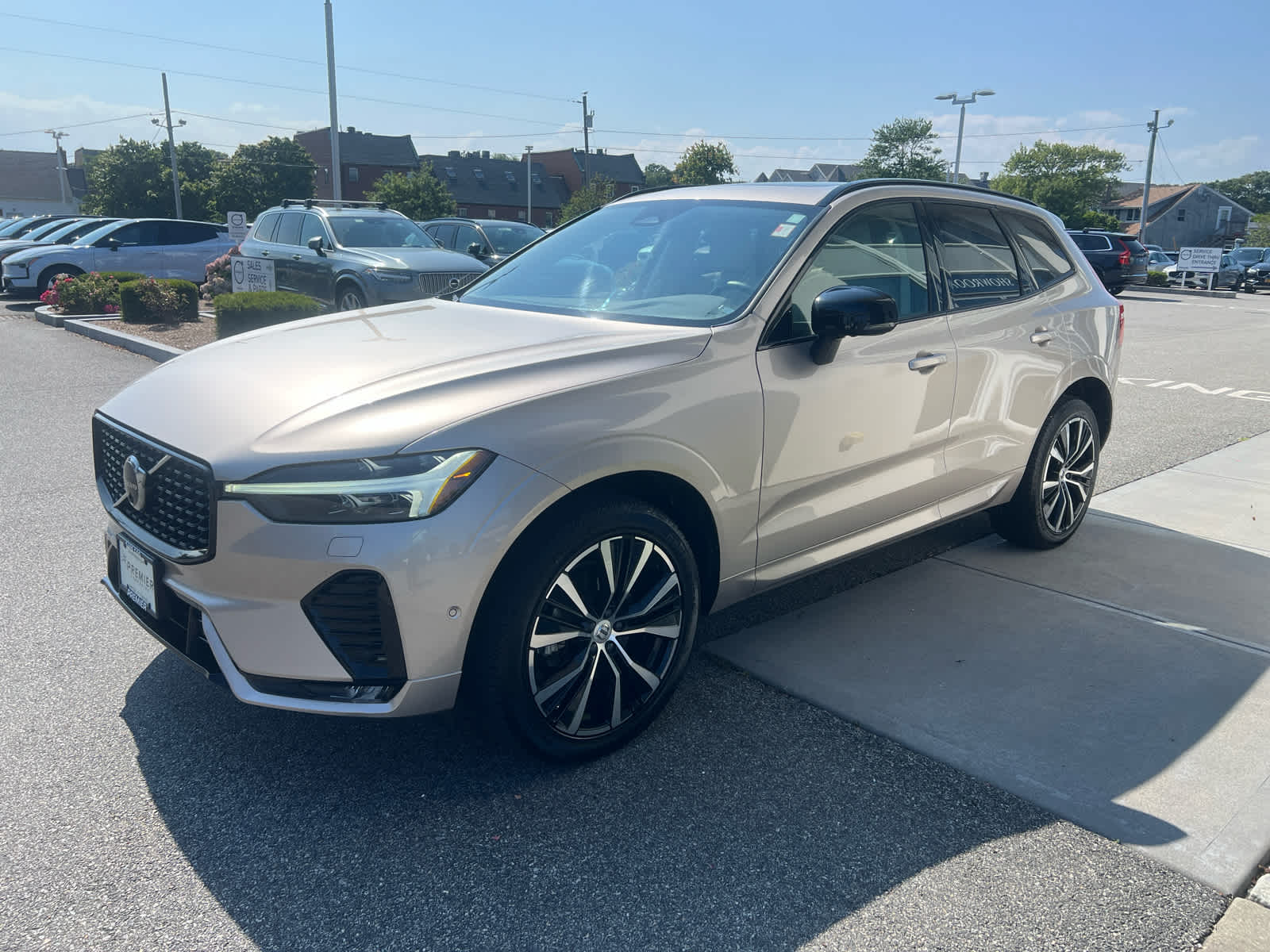 2023 Volvo XC60 B5 Plus photo 4