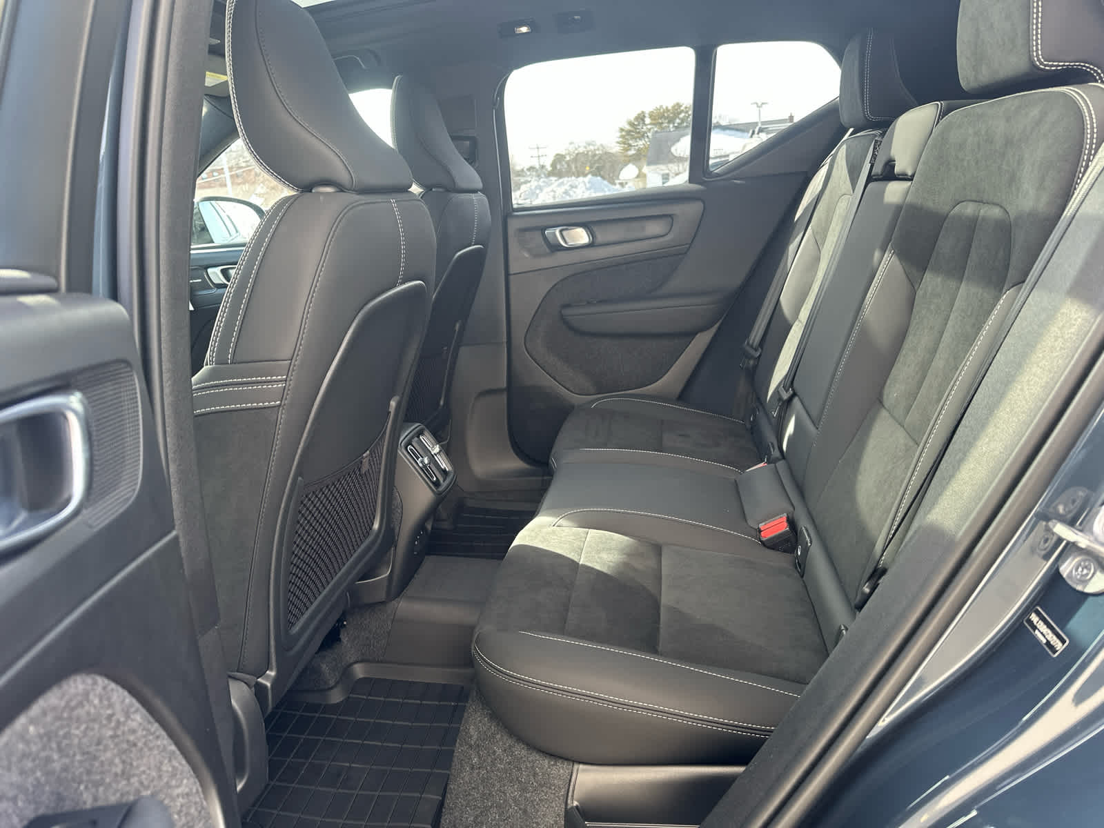 2026 Volvo XC40 Ultra Black Edition - Photo 22