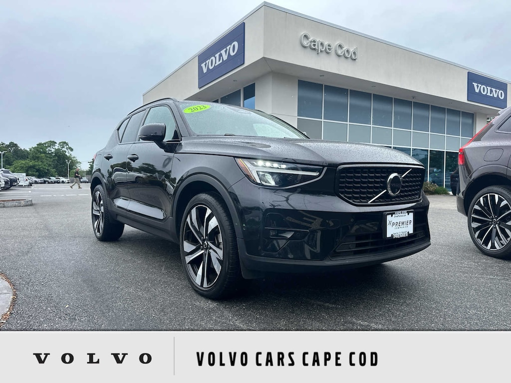Used 2023 Volvo XC40 B5 AWD Plus Dark SUV