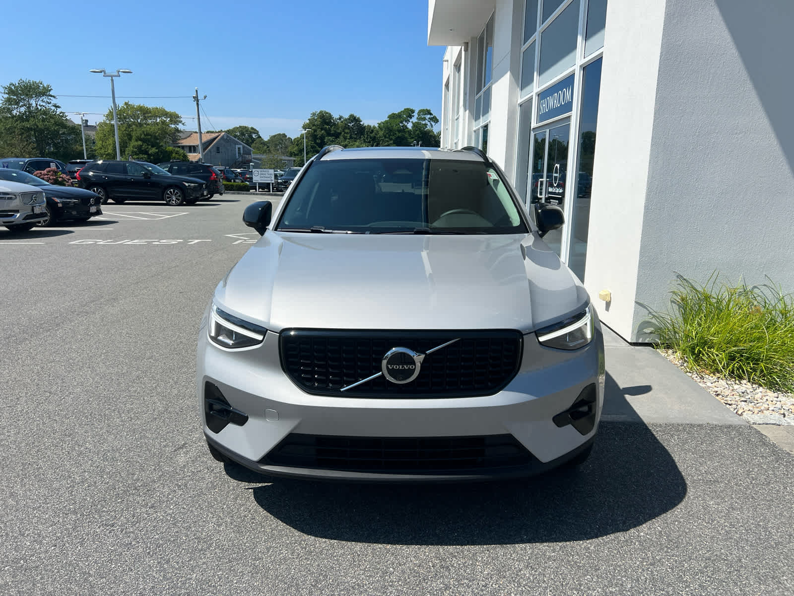 2025 Volvo XC40 Plus photo 2