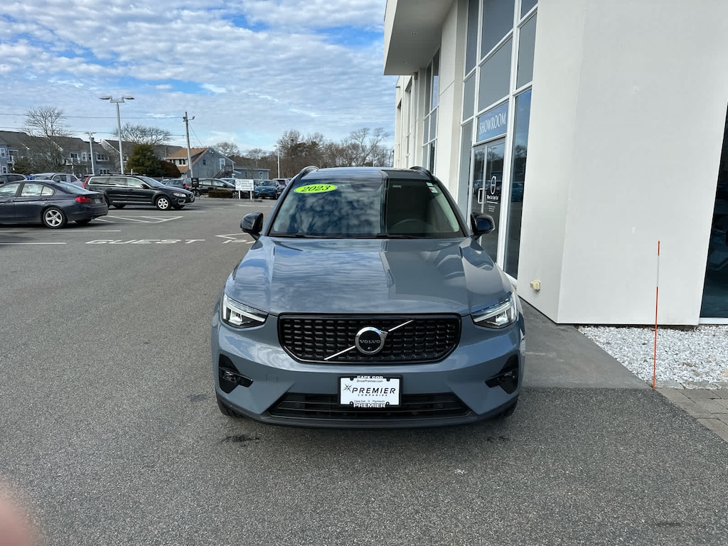 Used 2023 Volvo XC40 B5 AWD Plus Dark SUV