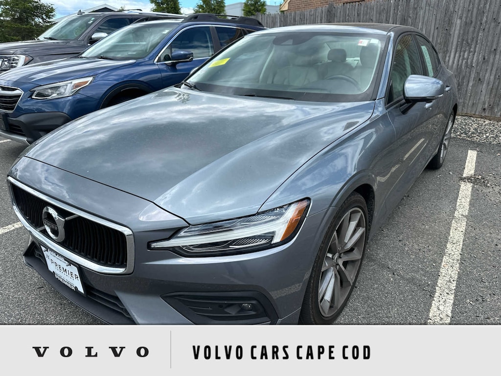 Used 2021 Volvo S60 T5 Momentum Sedan