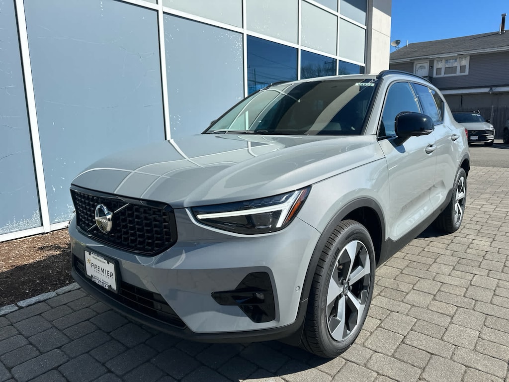 New 2026 Volvo XC40 B5 Plus SUV