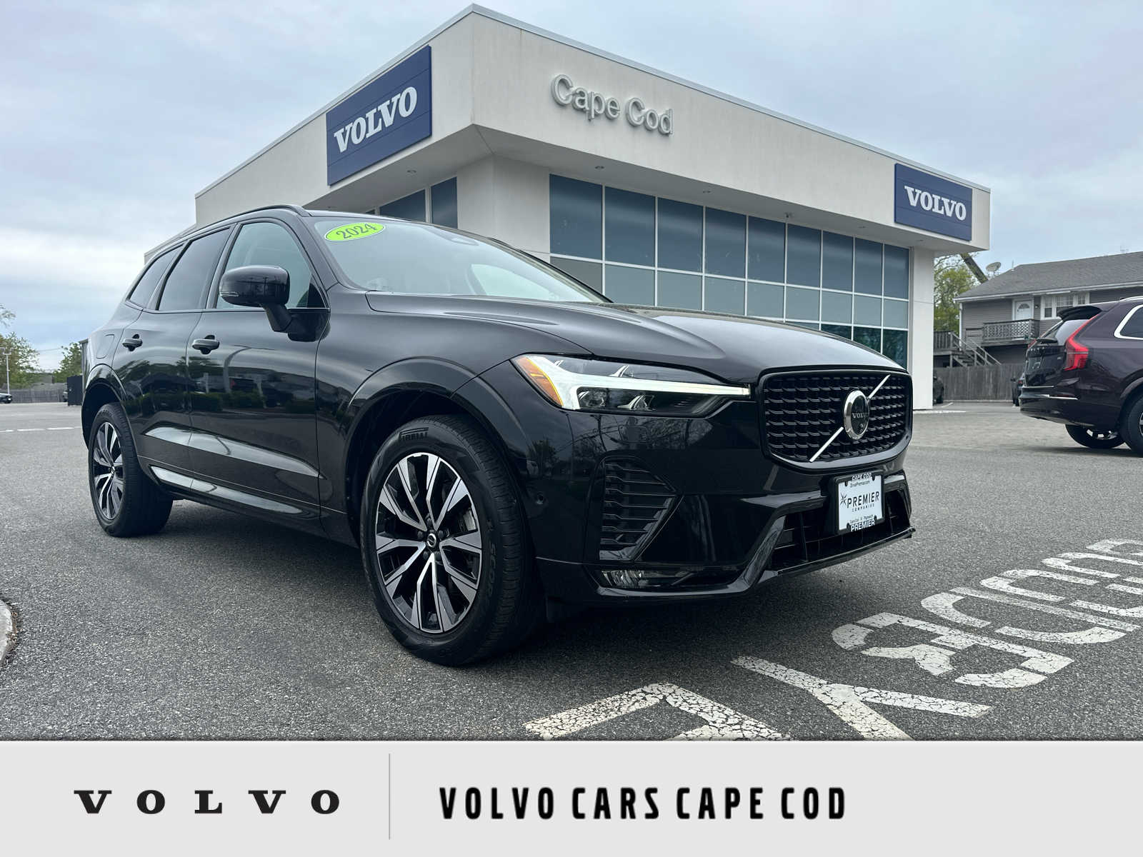 2024 Volvo XC60 B5 Plus Dark Theme AWD's photo