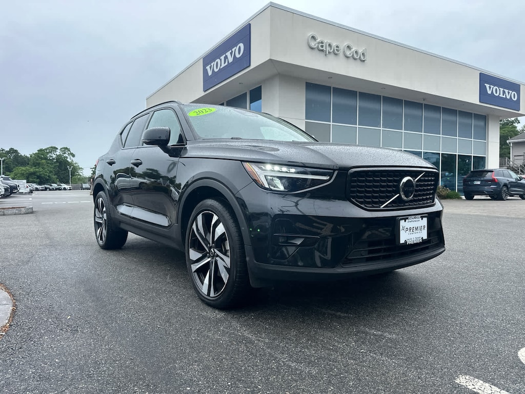 Used 2023 Volvo XC40 B5 AWD Plus Dark SUV