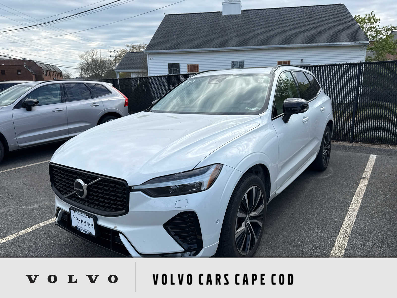 2023 Volvo XC60 B5 Plus Dark Theme AWD's photo